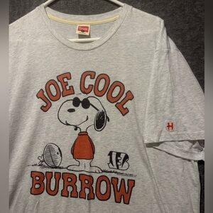 Homage Cincinnati Bengals Joe Cool Burrow Snoopy Tee Shirt Mens XL gray Peanuts